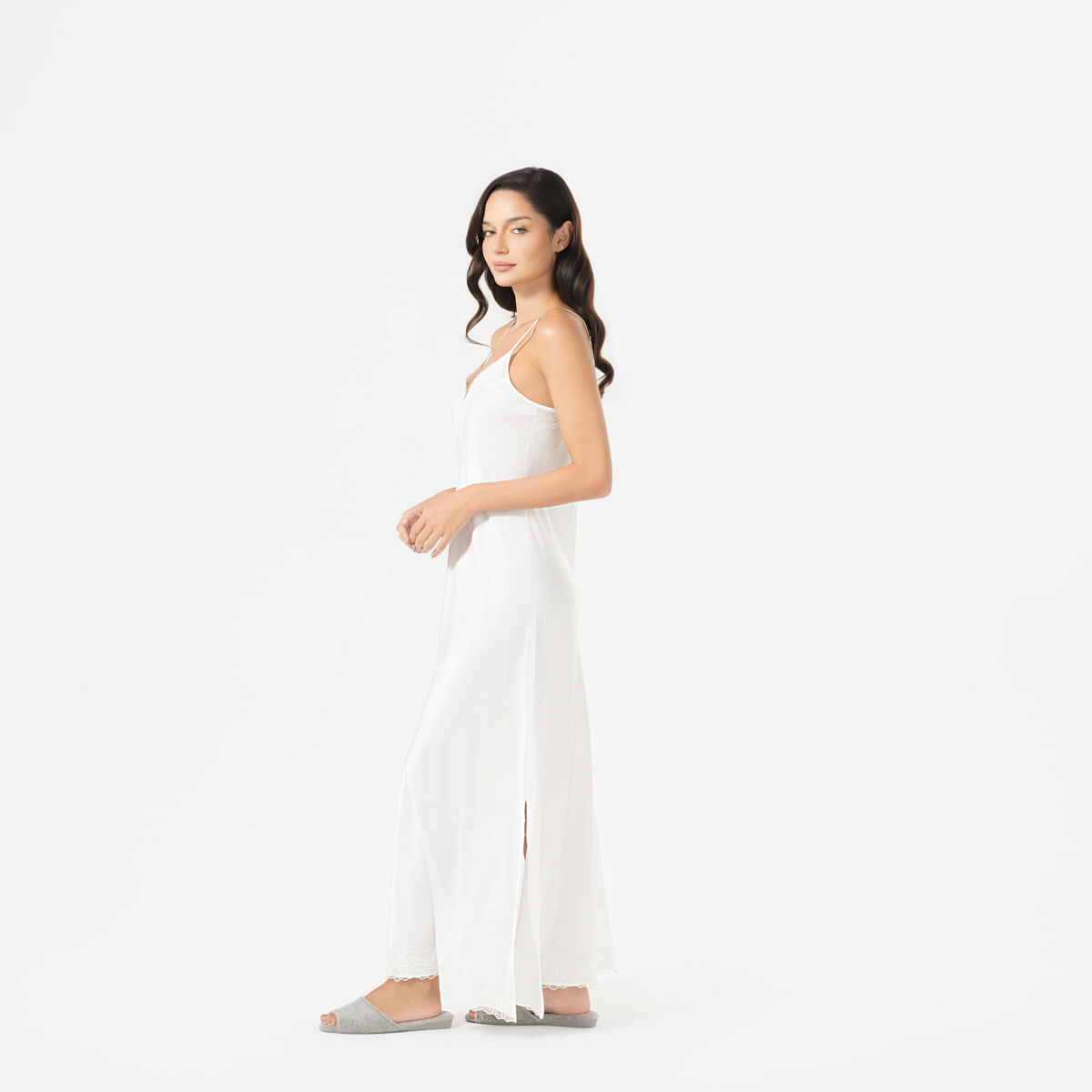 06 06 0044 Camisola Longa Off White  + 06 02 0008 Chinelo Cristal Cinza 012